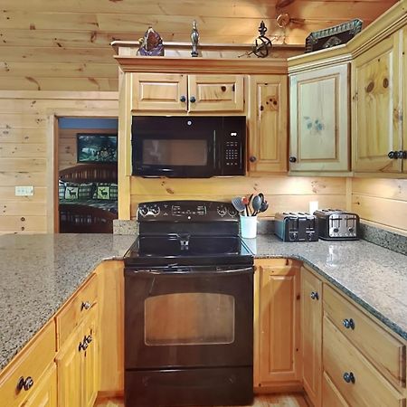 Above The Clouds, 4 Bedrooms, Pool Access, Private, Gaming, Sleeps 16 Gatlinburg Exterior photo