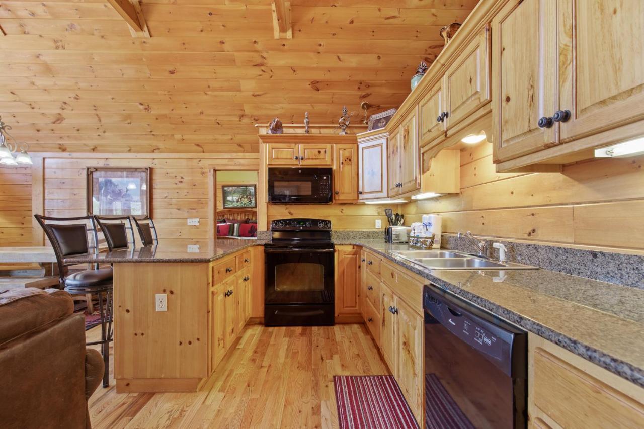 Above The Clouds, 4 Bedrooms, Pool Access, Private, Gaming, Sleeps 16 Gatlinburg Exterior photo