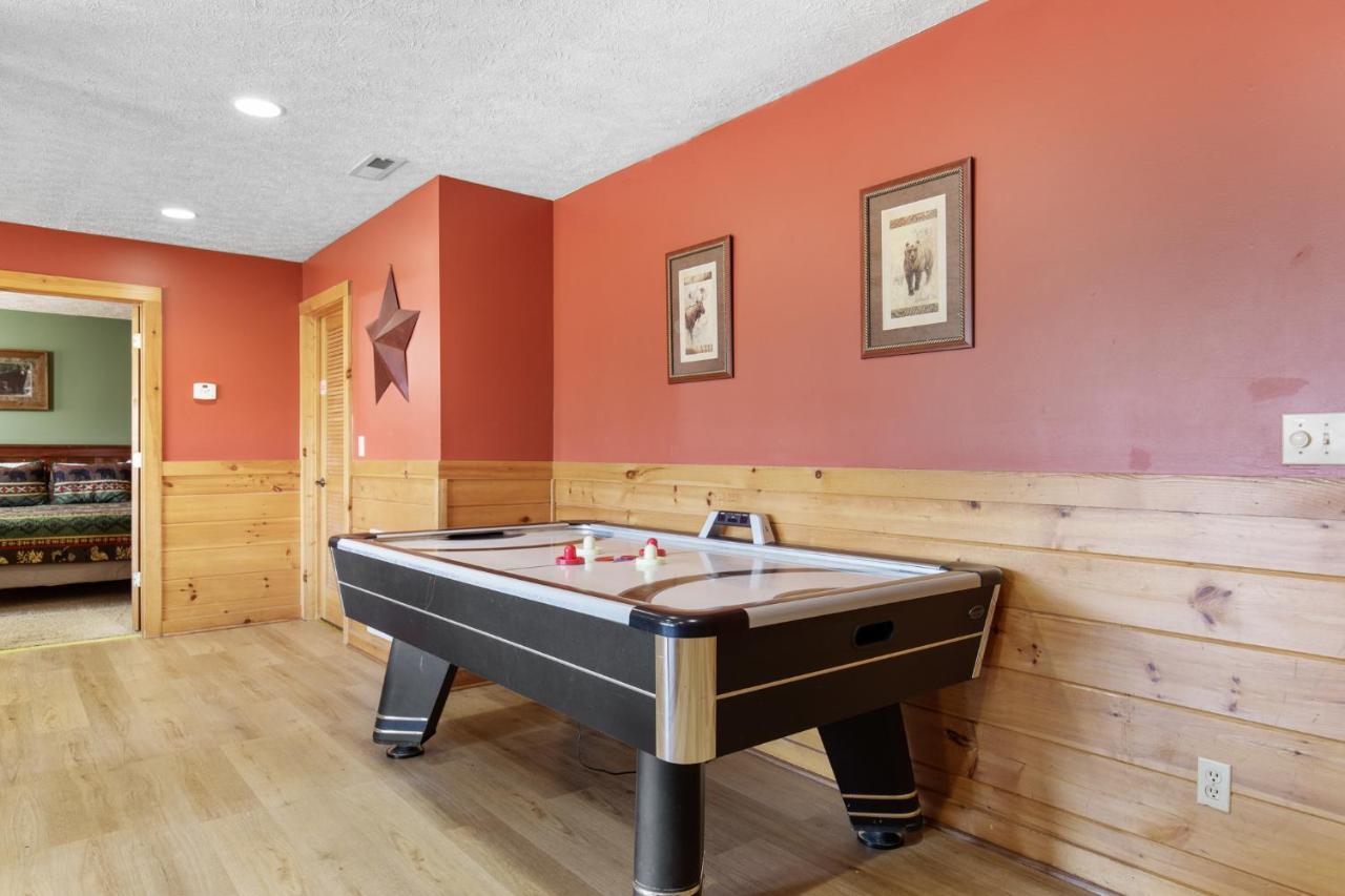 Above The Clouds, 4 Bedrooms, Pool Access, Private, Gaming, Sleeps 16 Gatlinburg Exterior photo